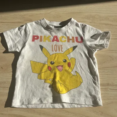 TEE shirt pikachu 
